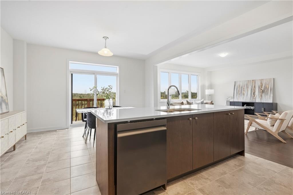 166 Aviron Crescent Property Photo 10