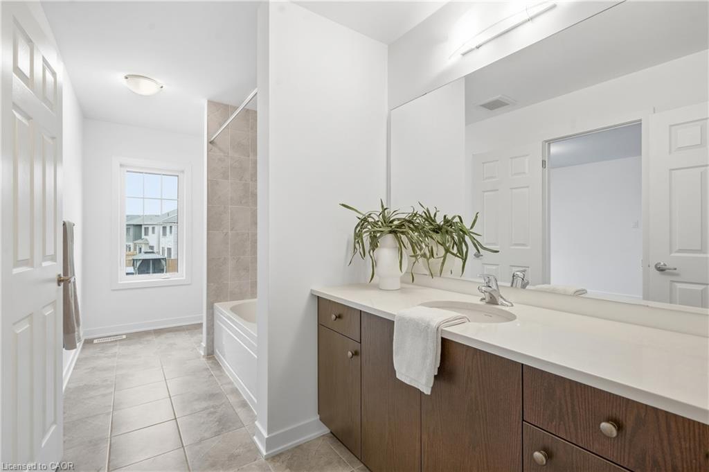 166 Aviron Crescent Property Photo 26
