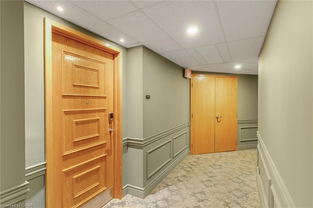 402-237 King Street W Property Photo 5