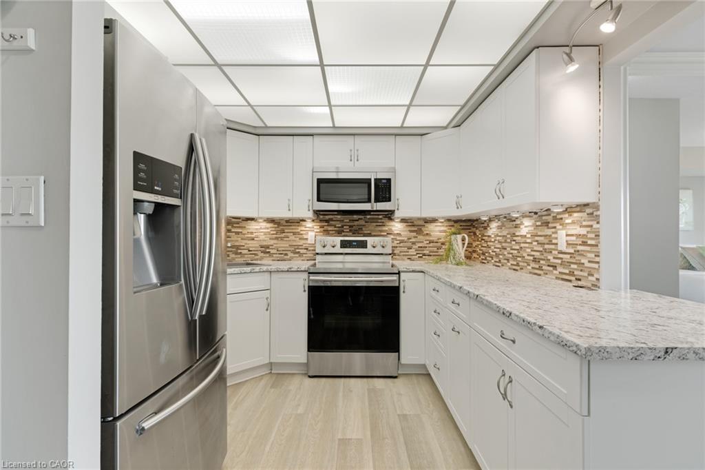 402-237 King Street W Property Photo 6