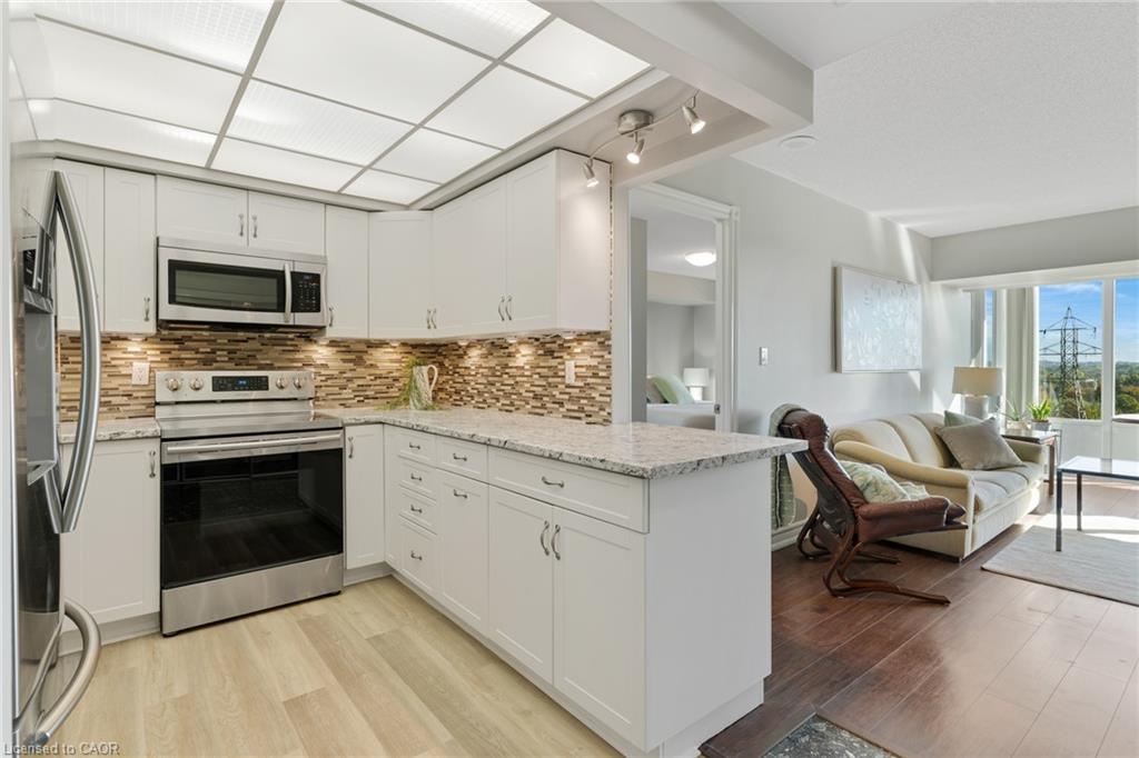402-237 King Street W Property Photo 7