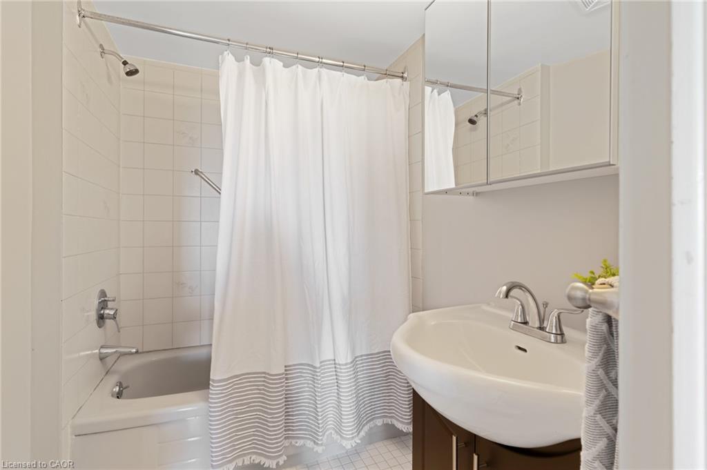 402-237 King Street W Property Photo 22