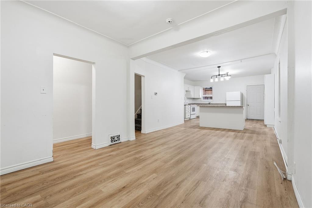 39 Burlington Street E Property Photo 8
