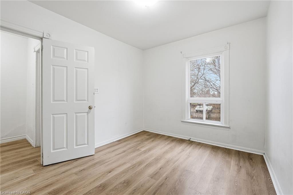 39 Burlington Street E Property Photo 15