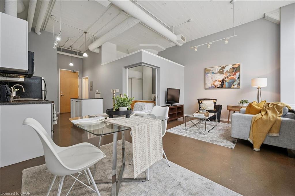 218-410 King Street W Property Photo 8