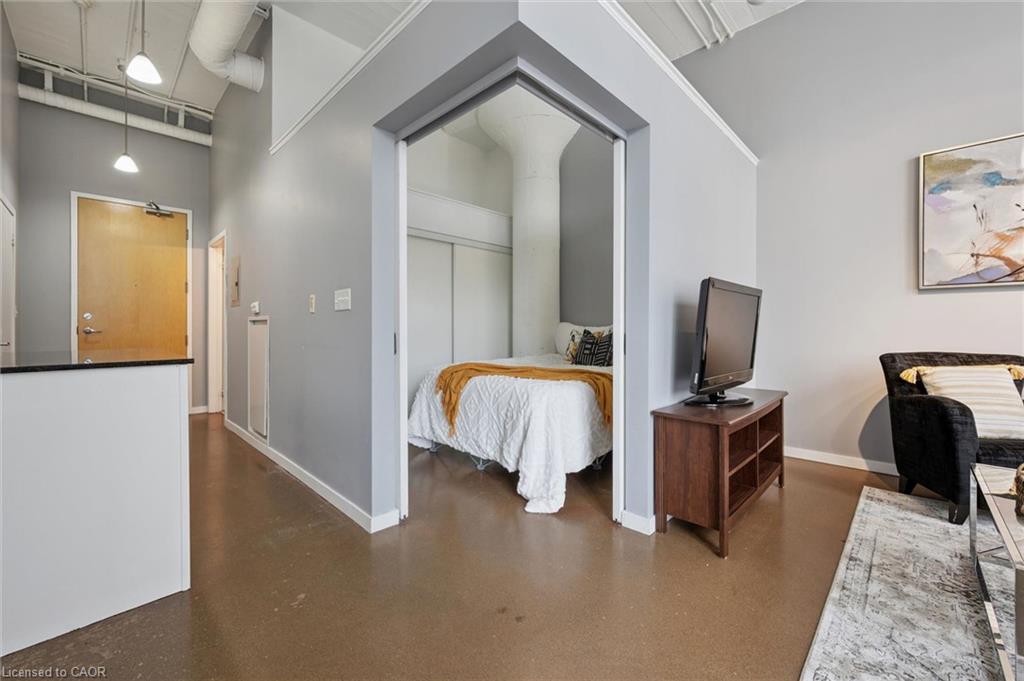 218-410 King Street W Property Photo 17