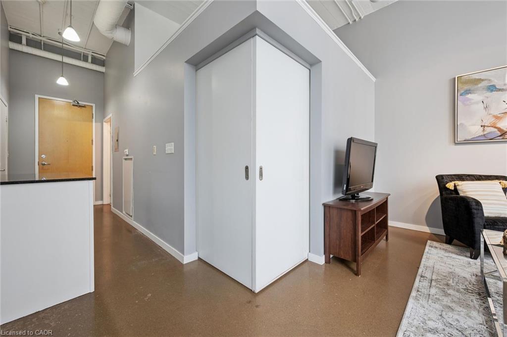 218-410 King Street W Property Photo 18
