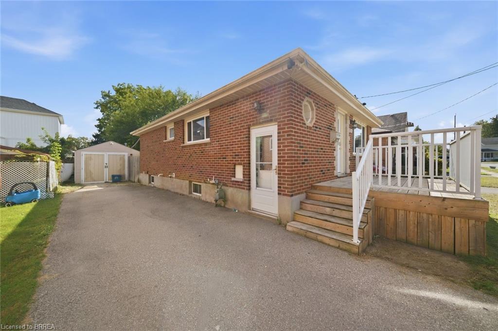 146 Superior Street Property Photo 6
