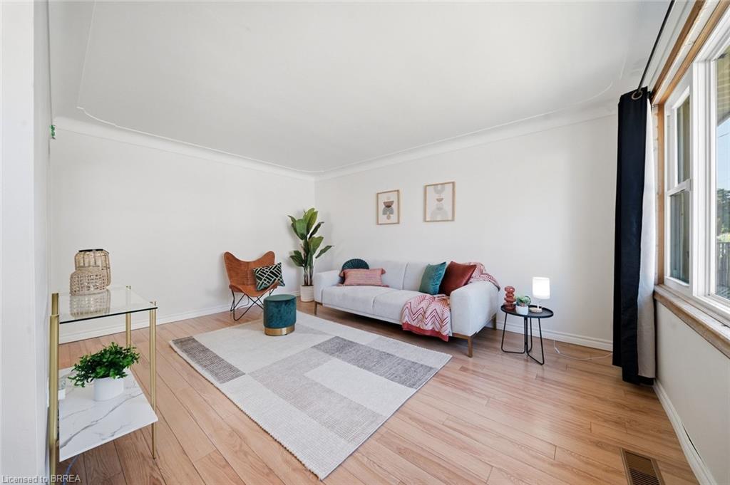 146 Superior Street Property Photo 8