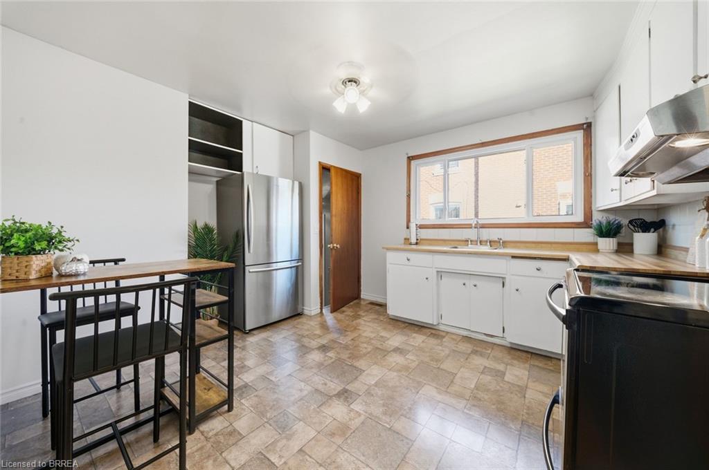 146 Superior Street Property Photo 11