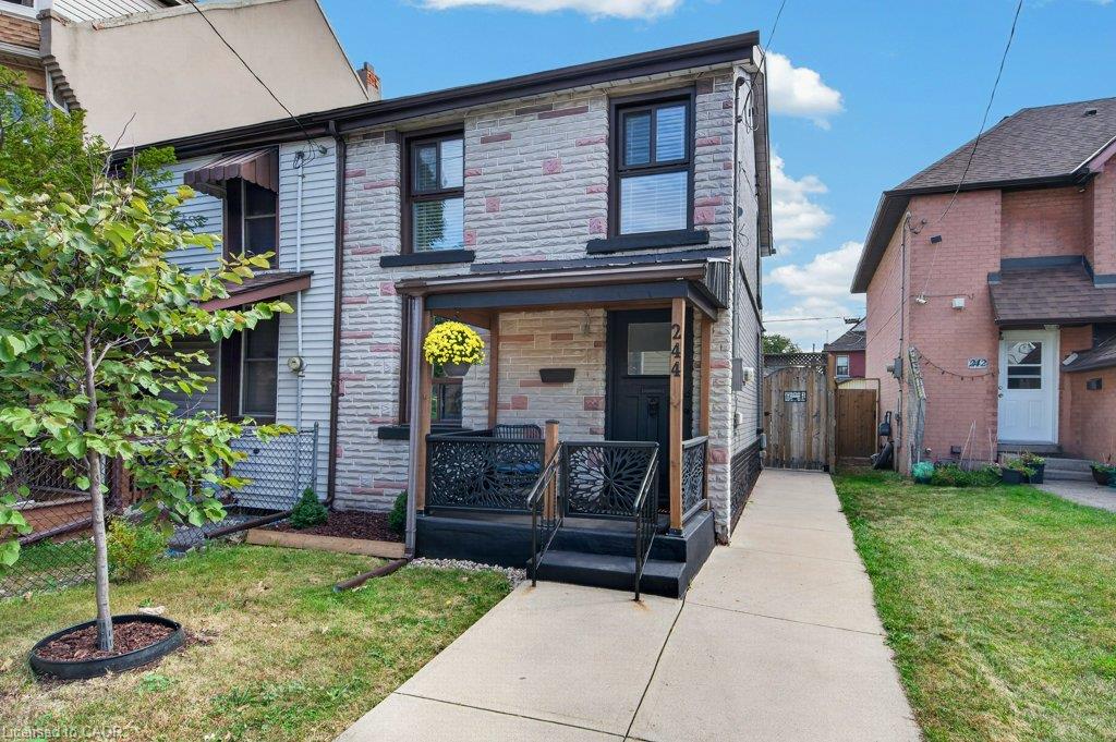 244 Emerald Street N Property Photo 2