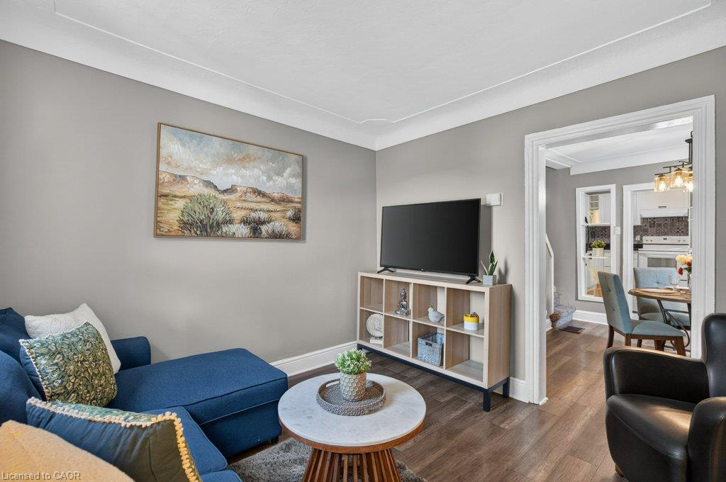 244 Emerald Street N Property Photo 4