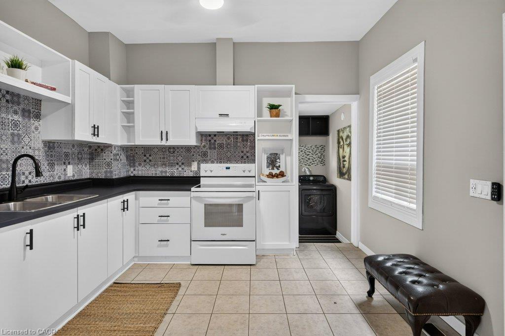 244 Emerald Street N Property Photo 10