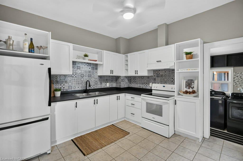 244 Emerald Street N Property Photo 11