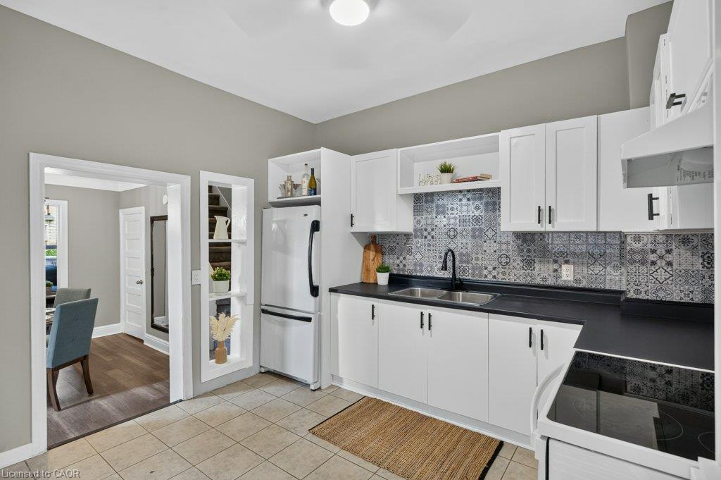 244 Emerald Street N Property Photo 12