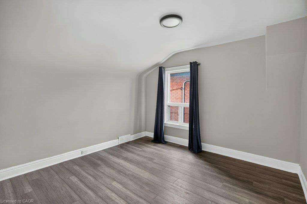 244 Emerald Street N Property Photo 19