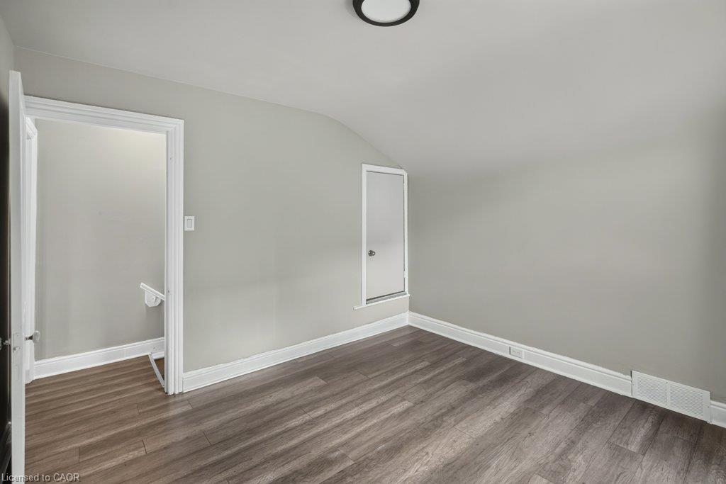 244 Emerald Street N Property Photo 20