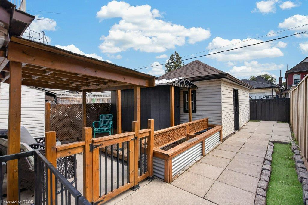 244 Emerald Street N Property Photo 24