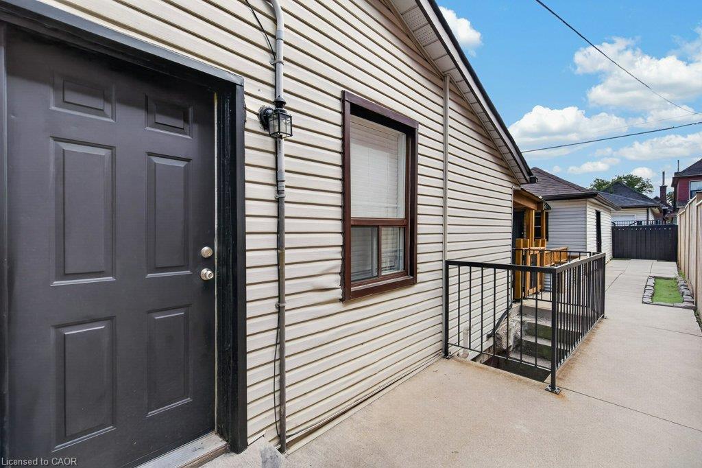 244 Emerald Street N Property Photo 25