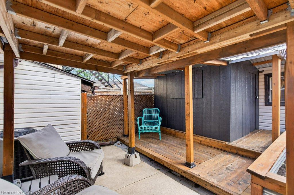 244 Emerald Street N Property Photo 26