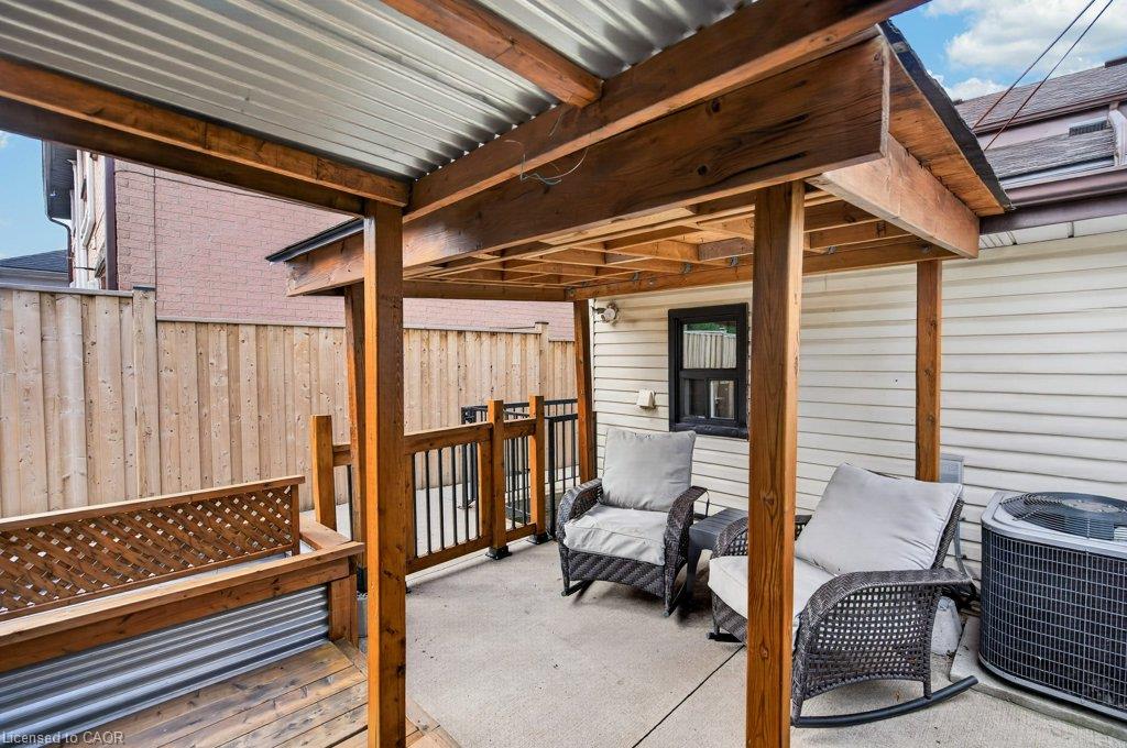 244 Emerald Street N Property Photo 28