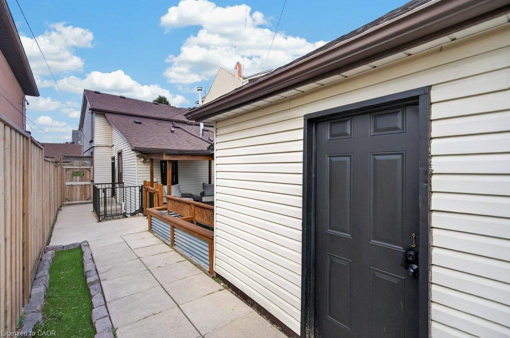 244 Emerald Street N Property Photo 29
