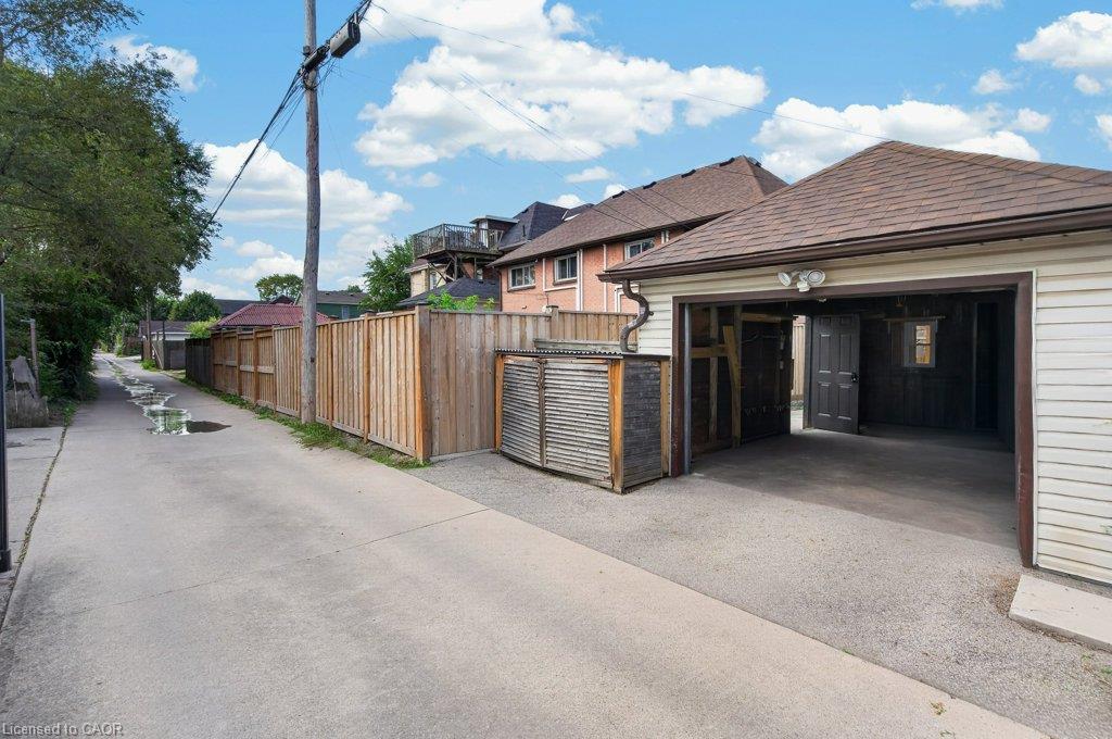 244 Emerald Street N Property Photo 30