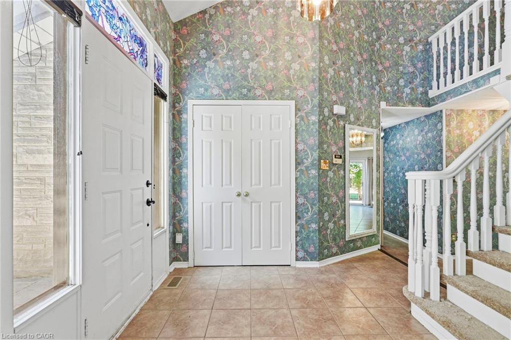 121 First Road W Property Photo 4