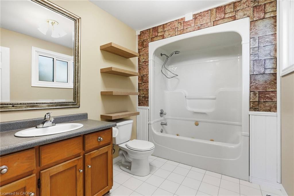 121 First Road W Property Photo 28