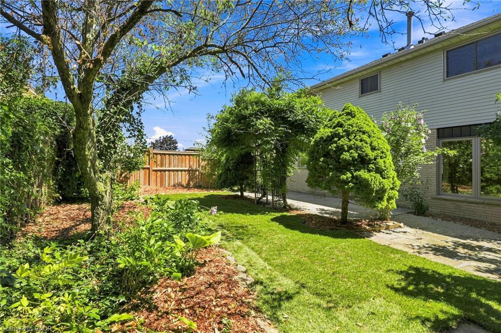 121 First Road W Property Photo 43