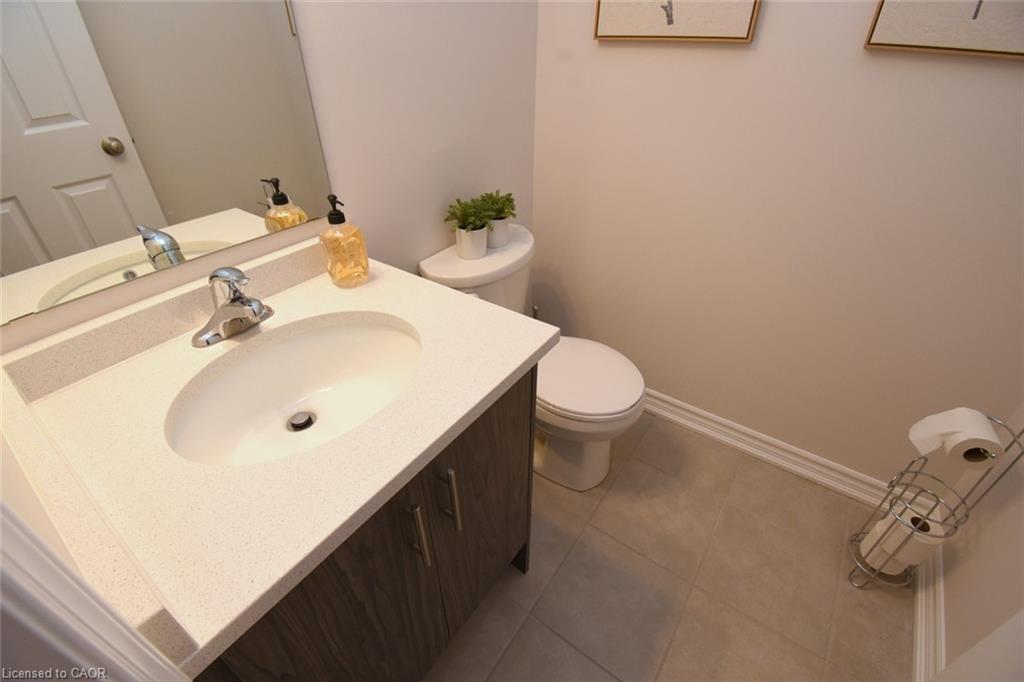 2-677 Park Road N Property Photo 17
