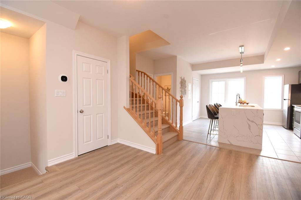 2-677 Park Road N Property Photo 18