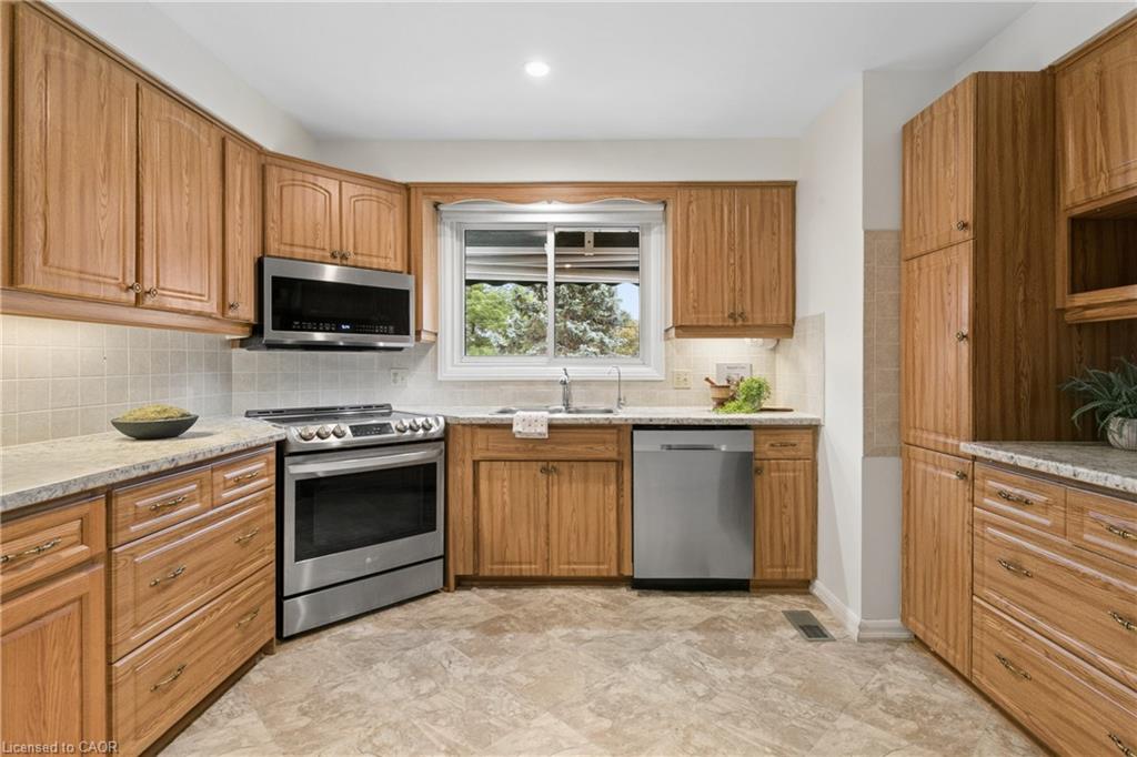 54 Hampton Place Property Photo 12