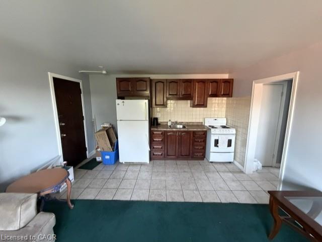 32-1759 King Street E Property Photo 2
