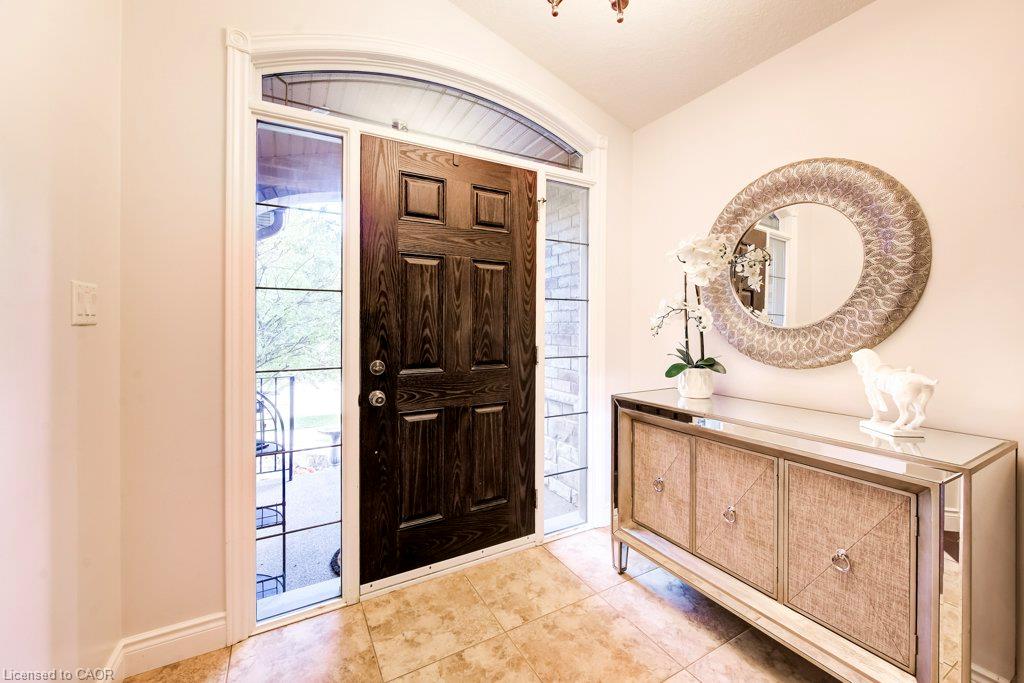 27 Coral Gables Crescent Property Photo 6