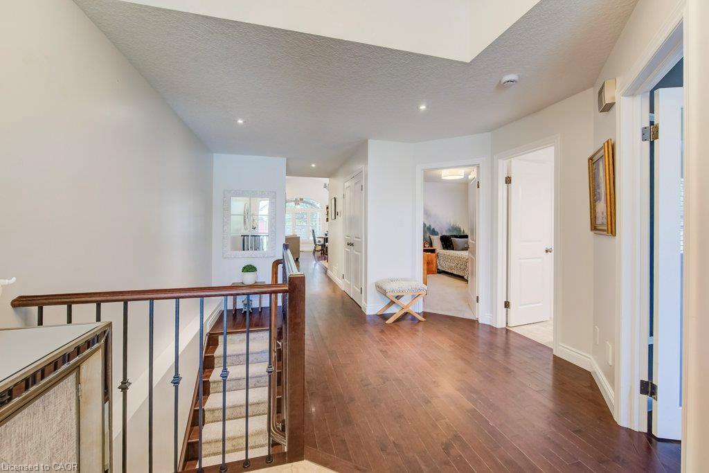 27 Coral Gables Crescent Property Photo 7
