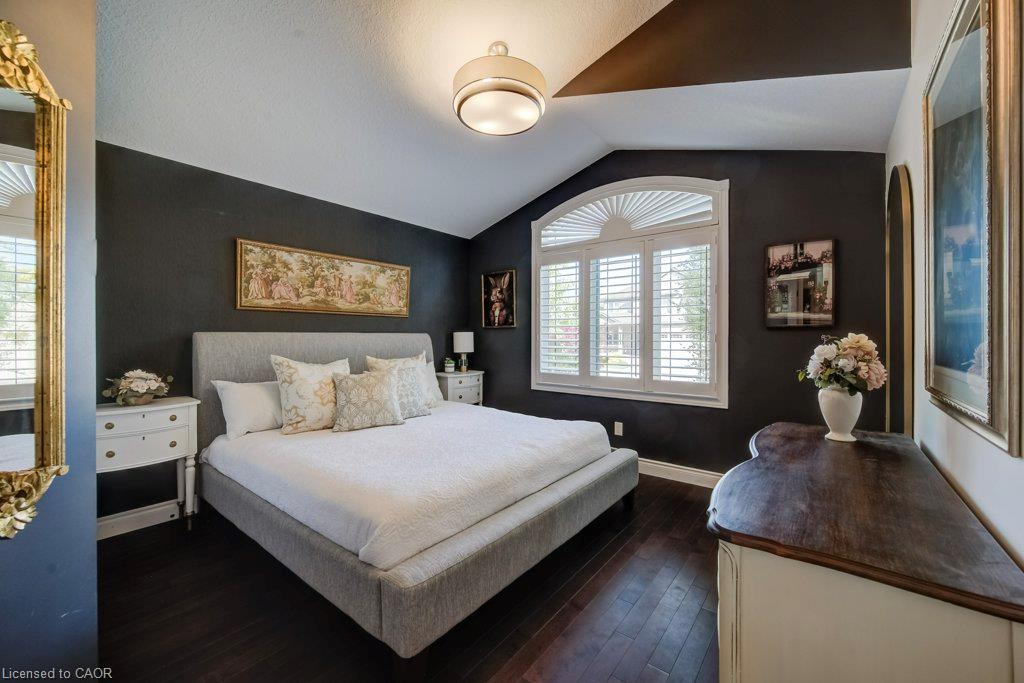27 Coral Gables Crescent Property Photo 8