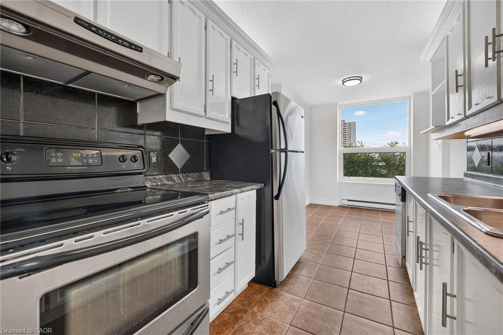 808-75 Queen Street N Property Photo 9