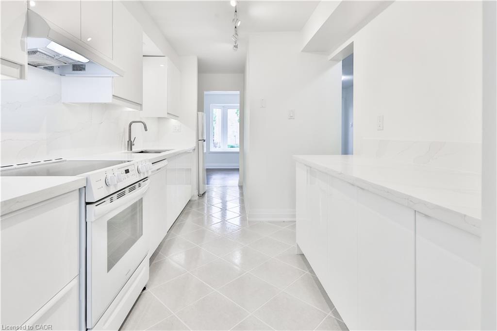 2-4635 Regents Terrace Property Photo 7