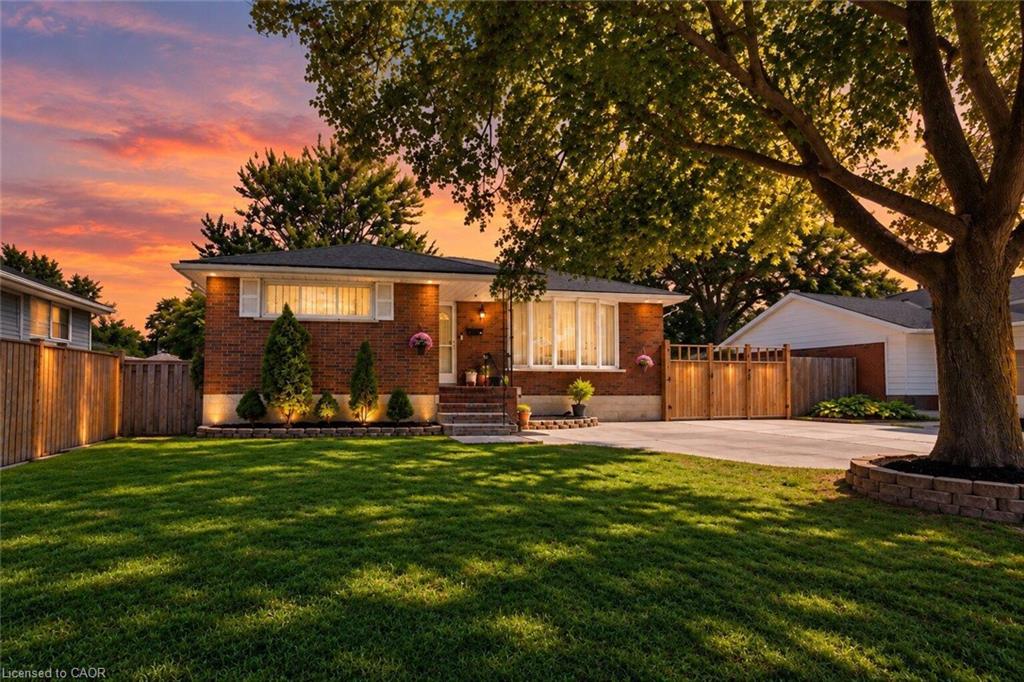 33 Bellingham Drive Property Photo 1