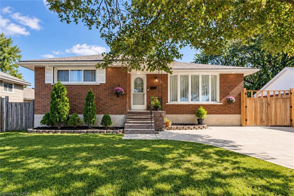 33 Bellingham Drive Property Photo 2