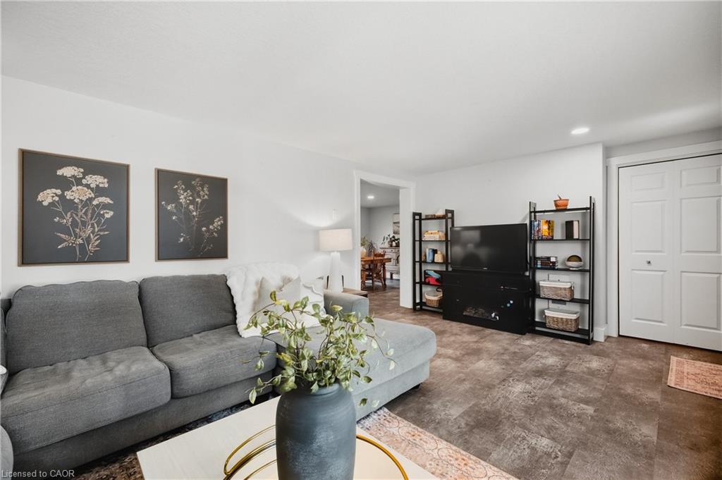 1065 Howick Street Property Photo 4