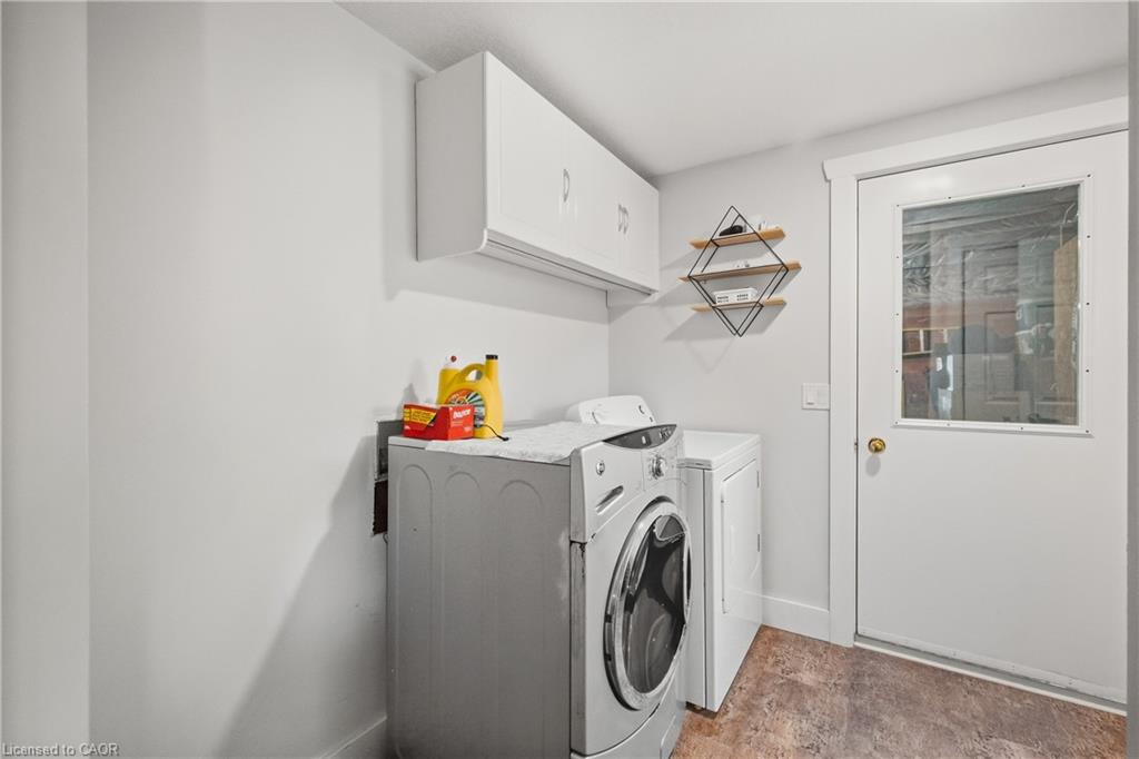 1065 Howick Street Property Photo 18