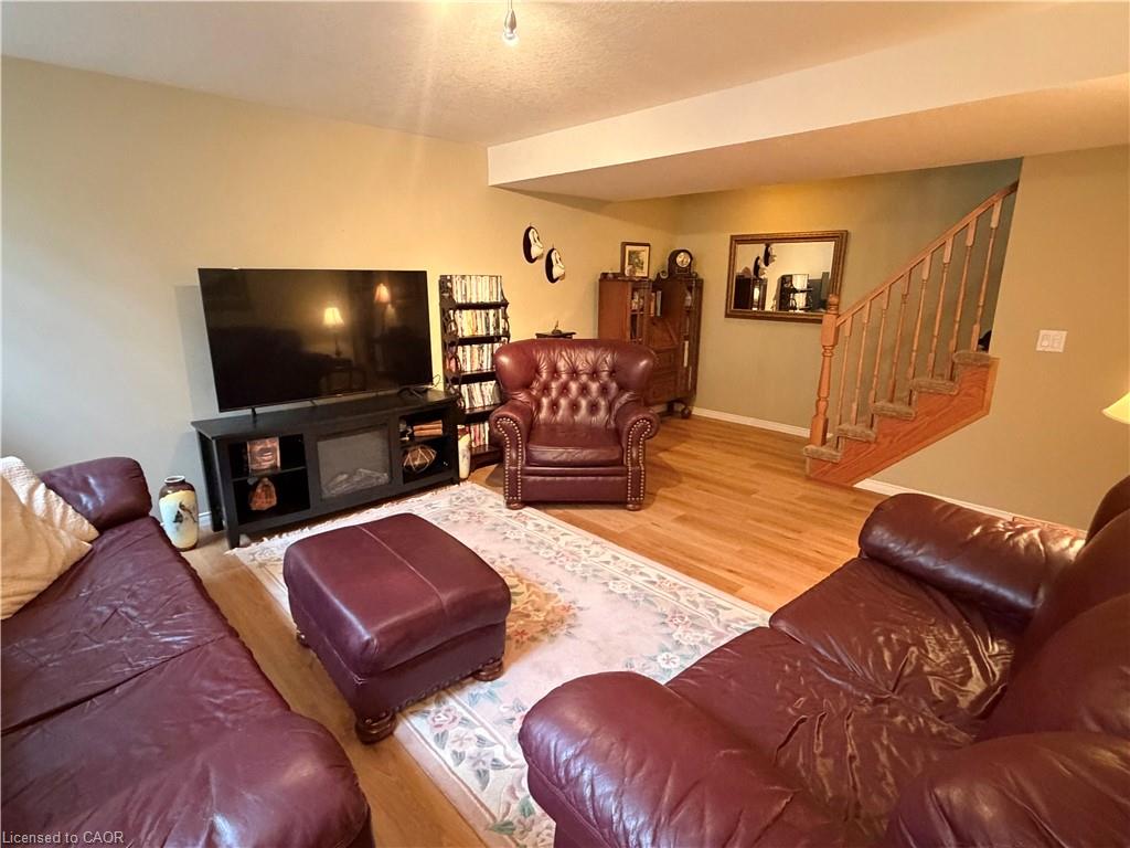 40 Stornoway Crescent Property Photo 2