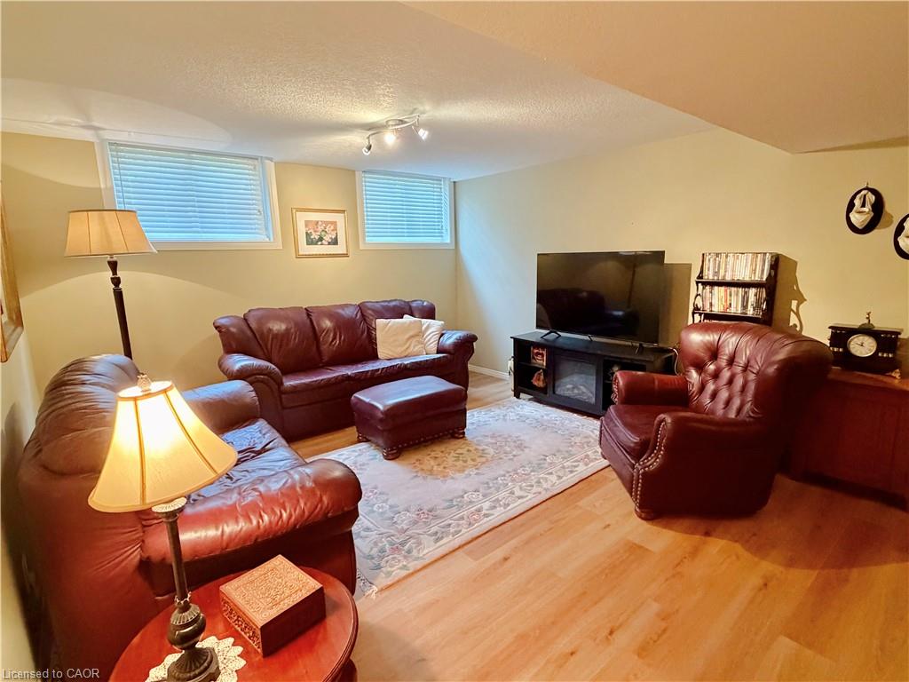 40 Stornoway Crescent Property Photo 6