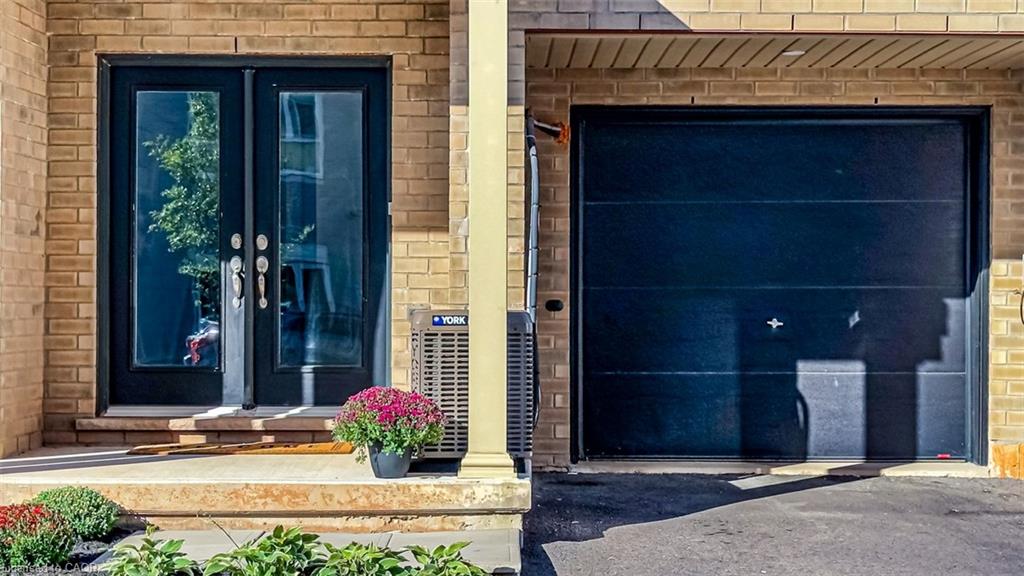 7 Roxanne Drive Property Photo 6