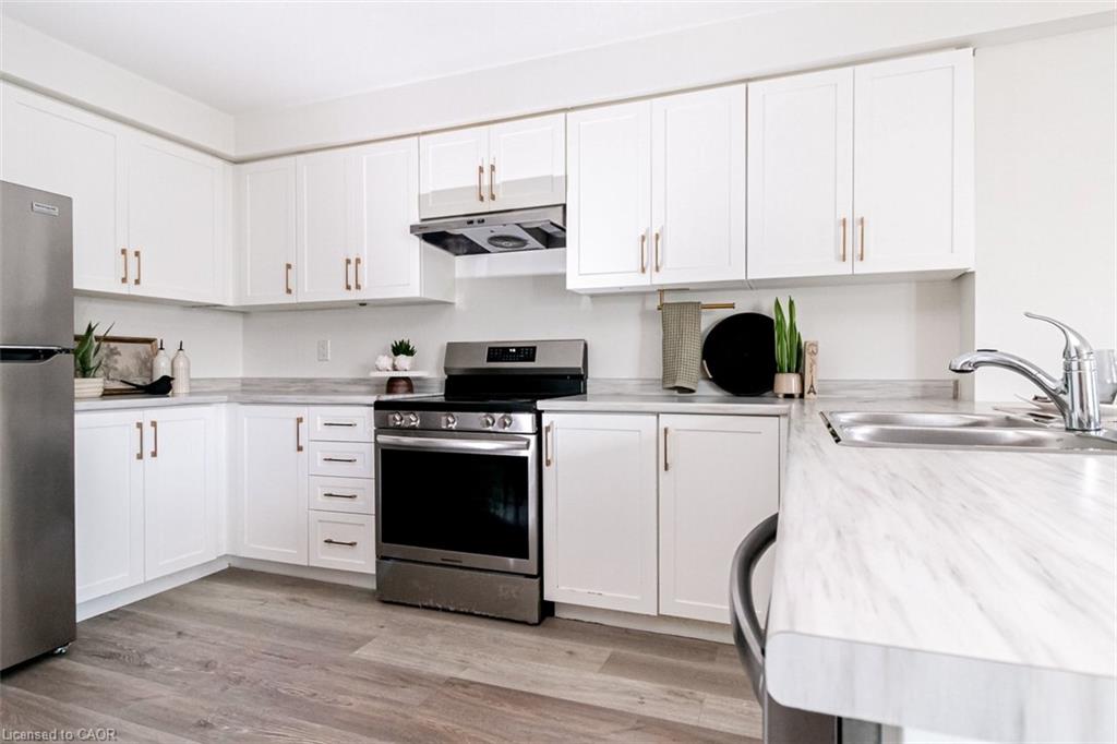 7 Roxanne Drive Property Photo 28