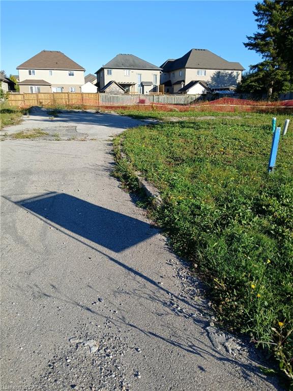26 Second Road W Property Photo 1