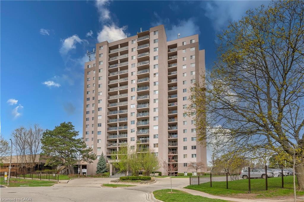 310-975 Warwick Court Property Photo 1