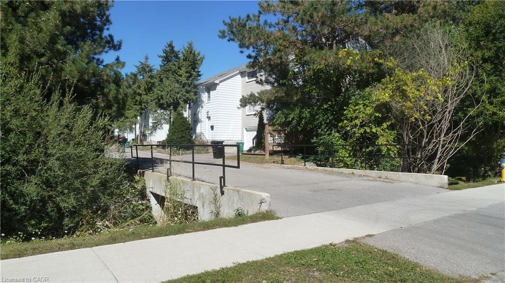 4-647 Albert Street Property Photo 2